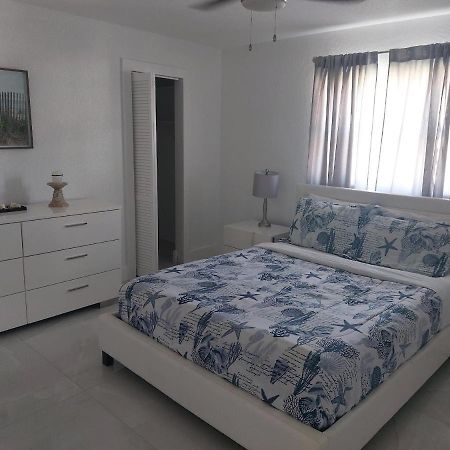 Cape Coral Mini Palace Екстериор снимка