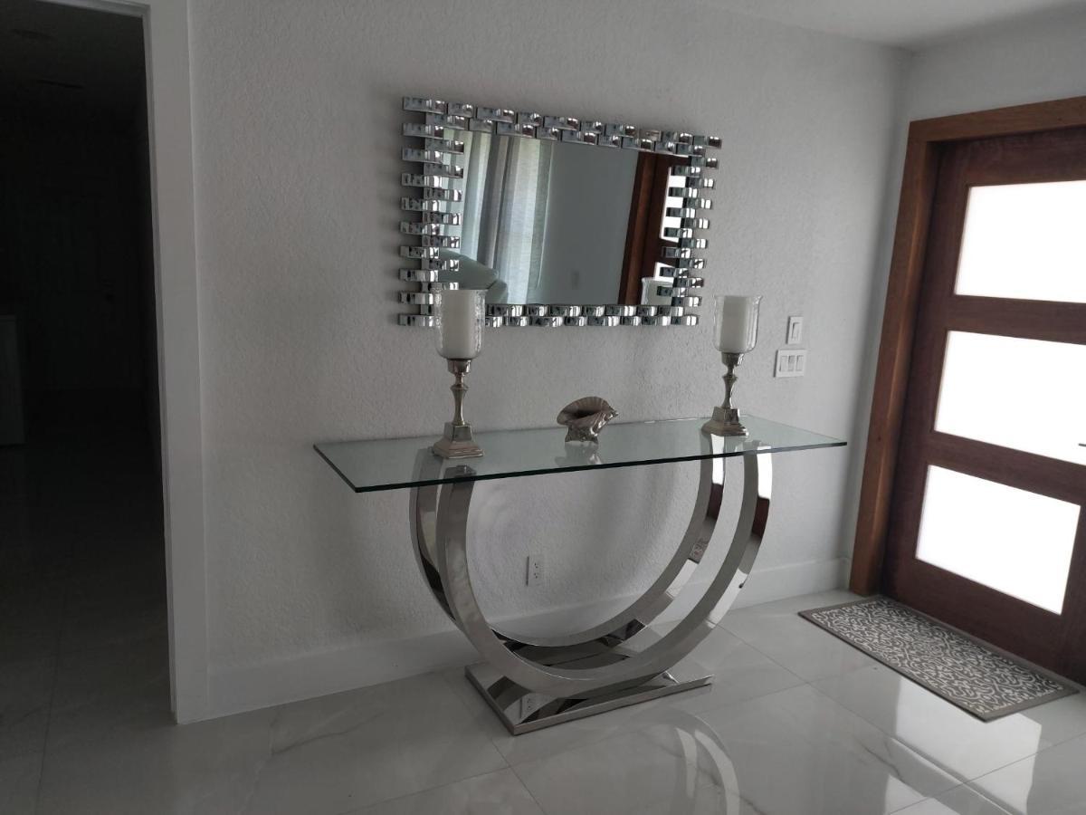 Cape Coral Mini Palace Екстериор снимка