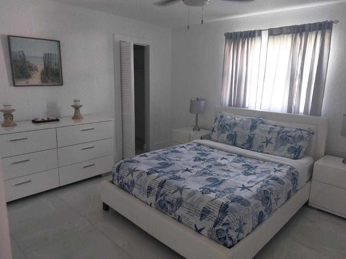 Cape Coral Mini Palace Екстериор снимка
